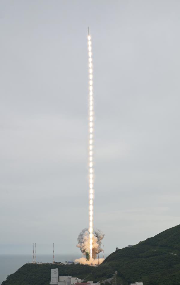 South Korea launches the homegrown Nuri rocket for the third time from the Naro Space Center in Goheung, South Jeolla Province, May 25. (KARI)