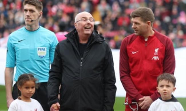 Sven-Göran Eriksson at Anfield with Steven Gerrard before managing Liverpool Legends in March
